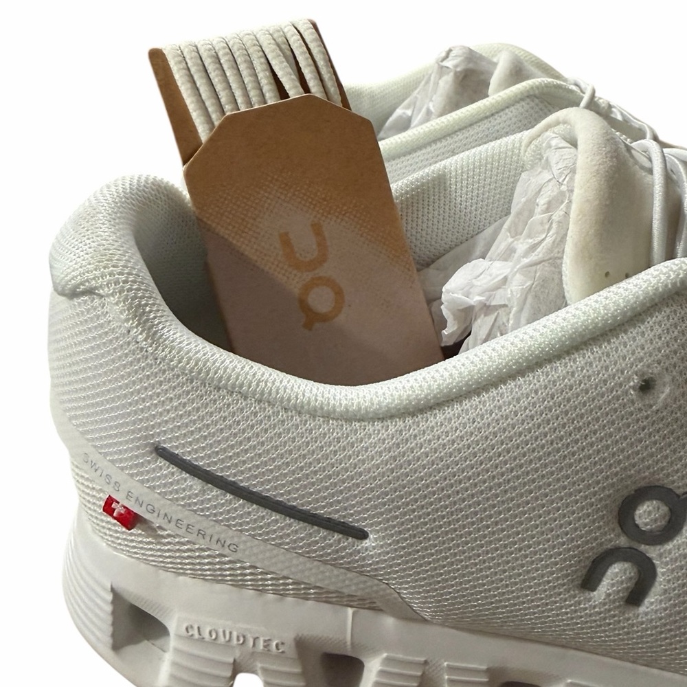 On Running Cloud 5 All White Women’s 2-7.5W 9W Swiss Engineering Lightweight NEW - Picture 2 of 7